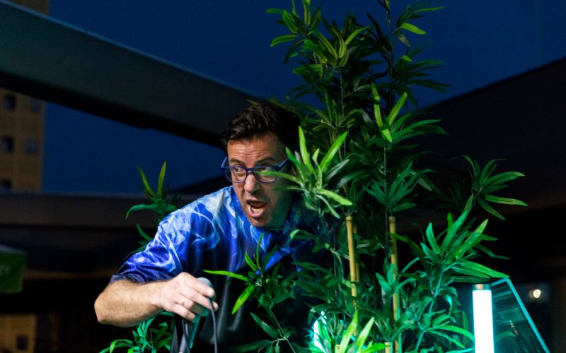 Klemen Klemen velja za pionirja slovenskega rapa, ki je kot prvi brez cenzure v slovenščini pripovedoval