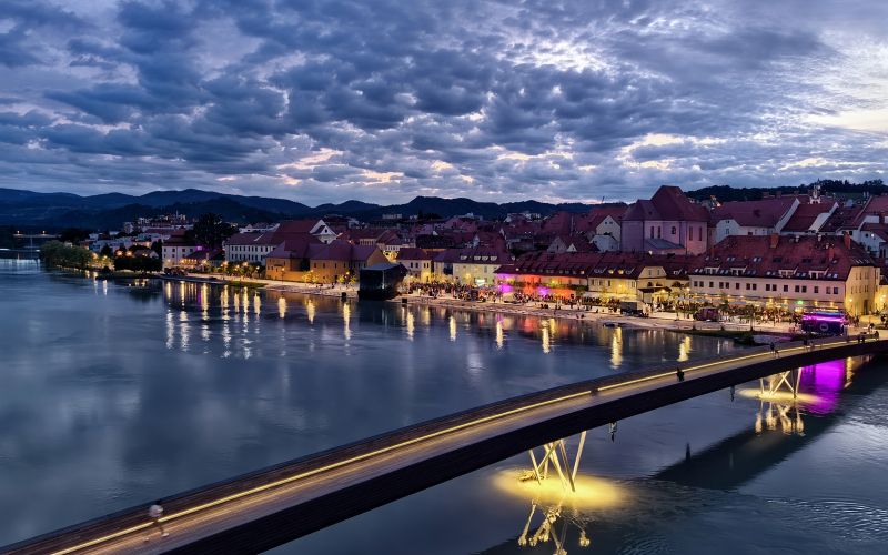 27 Mojca-Cvirn-Nočna fotografija-27-Mariborski_Lent.jpg