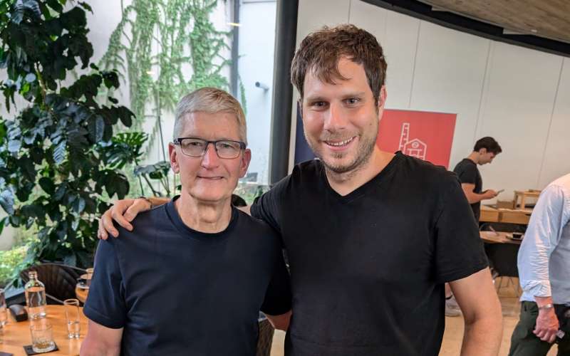 tim cook jaka hudoklin.jpg