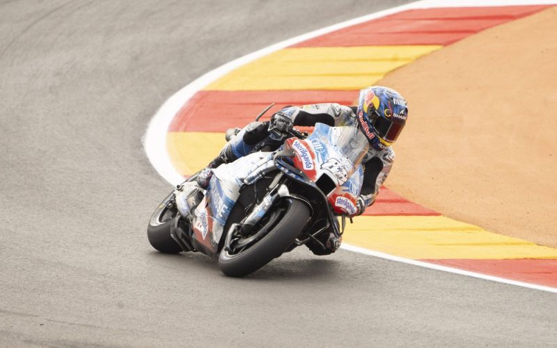 oliveira.jpg