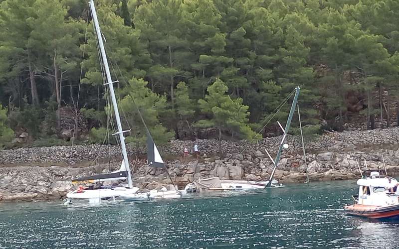 brač, milna, čolni, plovila, neurje