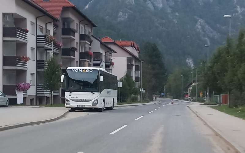 nomag, aavtobus, črna