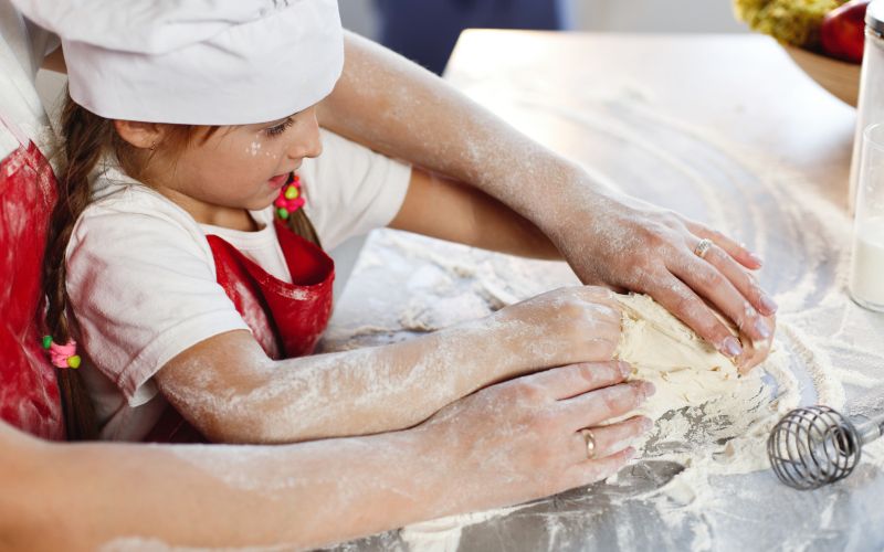 peka z otroki hen.jpg