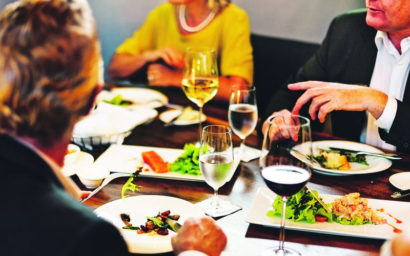 bonton business-people-dining-restaurant.jpg