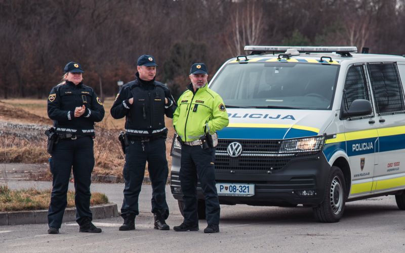slovenska policija policist policistka