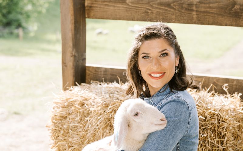 Kaj kmalu prihaja resničnostni šov Kmetija s simpatično voditeljico Natalijo Bratkovič, ki obljublja