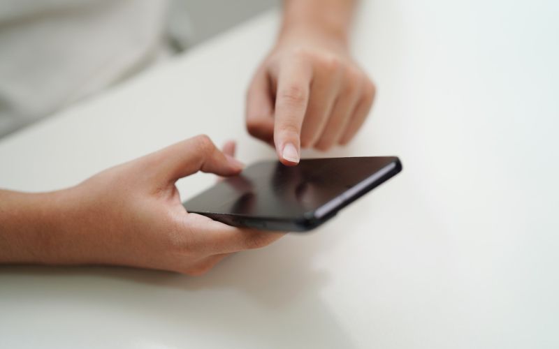 mobilni telefon, najstnik.jpg