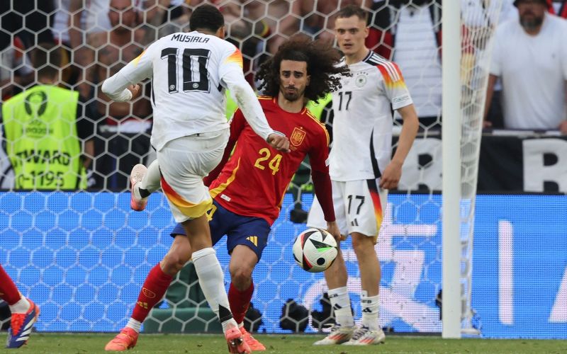 cucurella penal pm.jpg