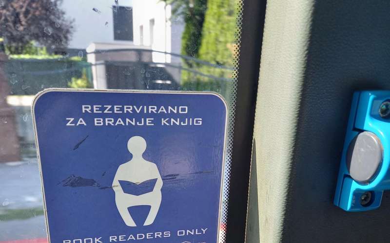 branje na busu lpp branje 1 foto jelka sezun.jpg