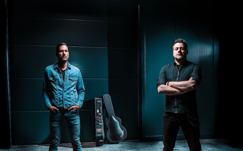 Matic Ajdič in Peter Hudnik praznujeta desetletnico akustičnega grunga.