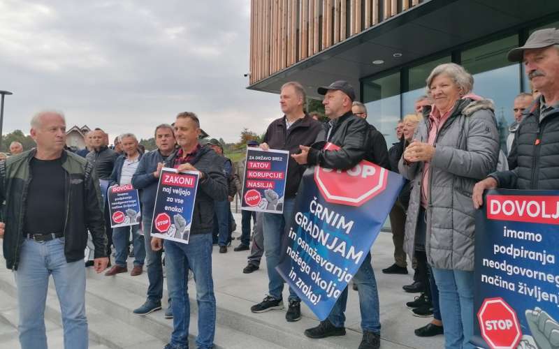 d39_romiprotestnikimesojedec1.jpg