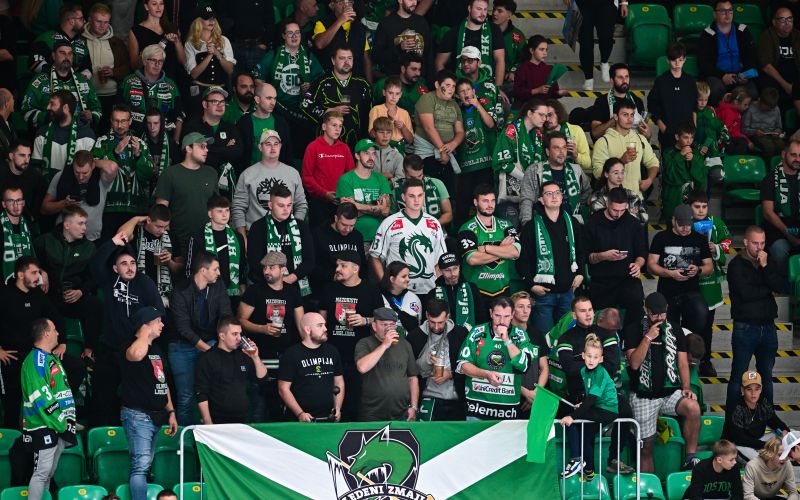 hokej olimpija navijaci 24 mm.jpg