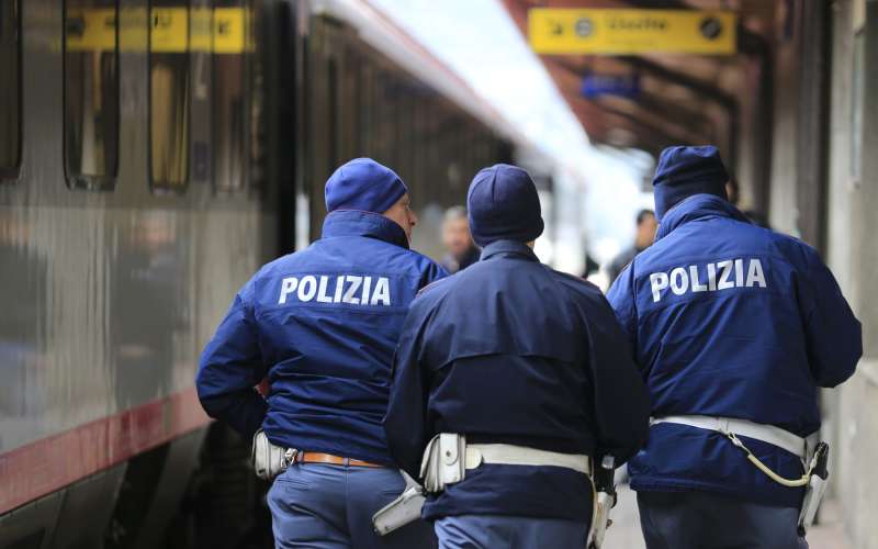 policija avstrija železniška postaja vlak