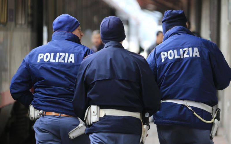 policija avstrija železniška postaja vlak