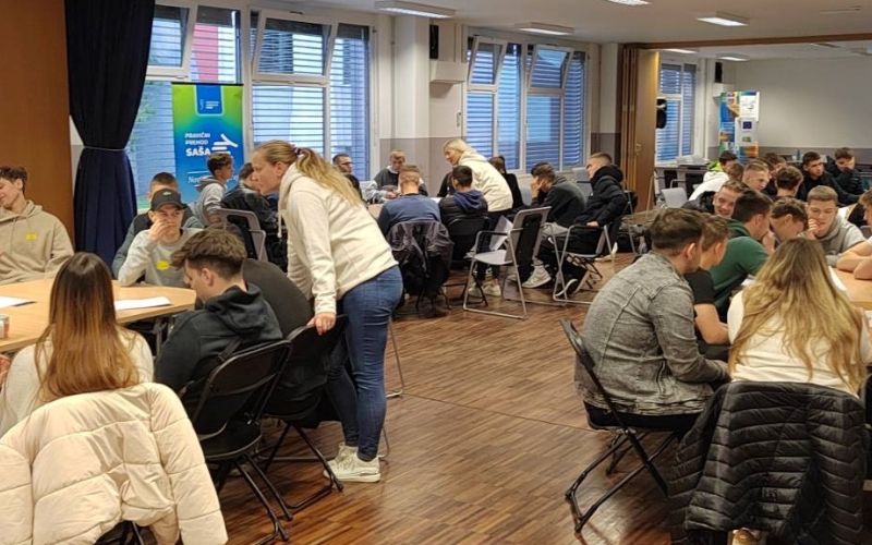 Delavnice dijaki.jpg