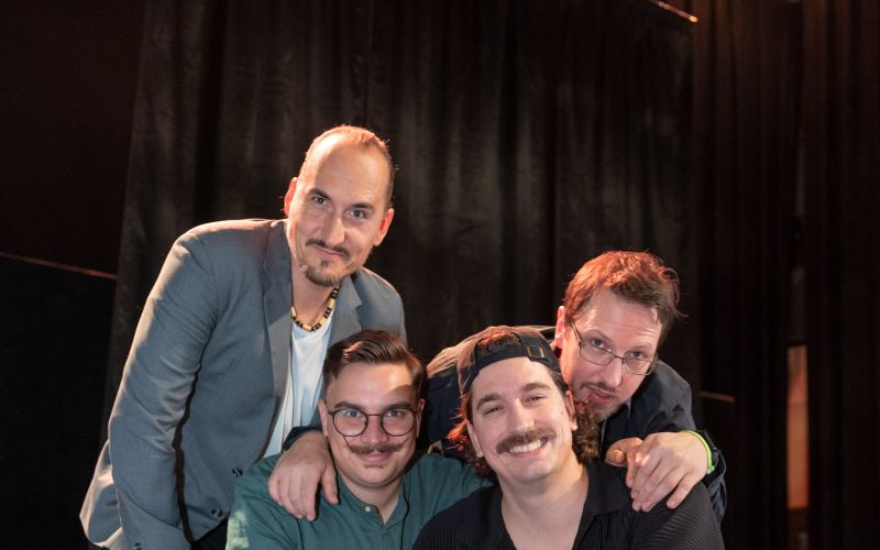 Vid pravi, da je vpoklical okrepitve: