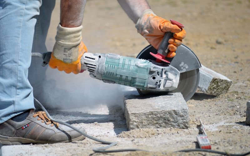 delo cutting-granite-stones-8028375.jpg