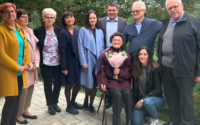 Elizabeta Štravs vsi.jpg