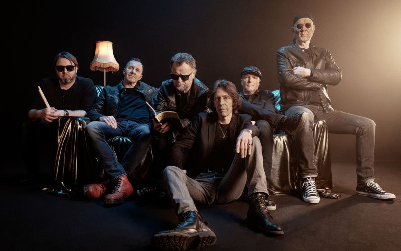 mi2 - V novi skladbi Padajo je ton bolj resen, celo temačen, glasba in besedilo pa odražata nelagodj