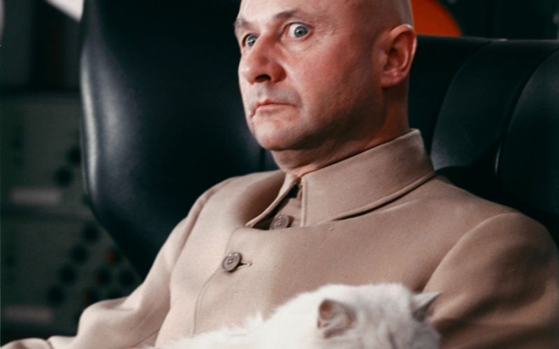 V Bondu Samo dvakrat se živi (1967) je bil prvi Ernesto Blomfeld, ki je imel obraz. Njegov lik je po