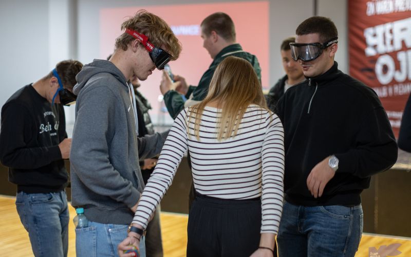 Heroji v pižamah, foto Žiga Sivka MMC Nukleus (1).jpg