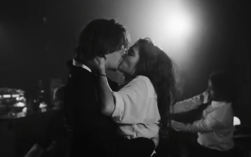 Strasten poljub med Bojanom in Sašo