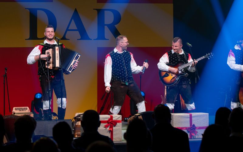 Ansambel Dar predstavlja novo hudomušno polko