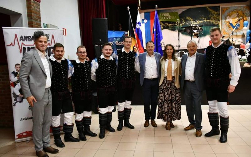 Ansambel Utrip pri slovenskih izseljencih v Belgiji.jpg