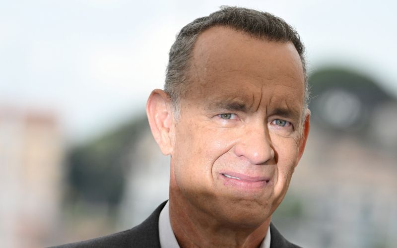 Drama Tukaj temelji na tudi v slovenščino