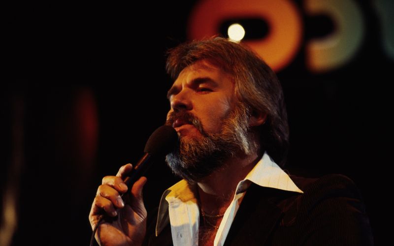 Kenny Rogers je umrl pred štirimi leti, star 81 in je eden velikanov ne samo country pač pa tudi pop