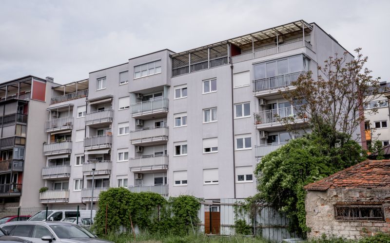 stanovanjski blok.jpg