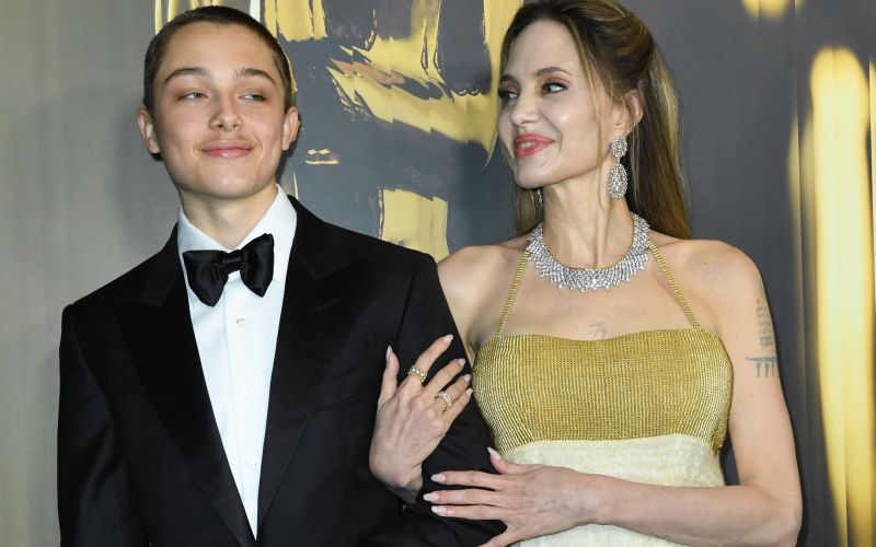 Angelini Jolie se je na rdeči preprogi pridružil sin Knox Jolie-Pitt.