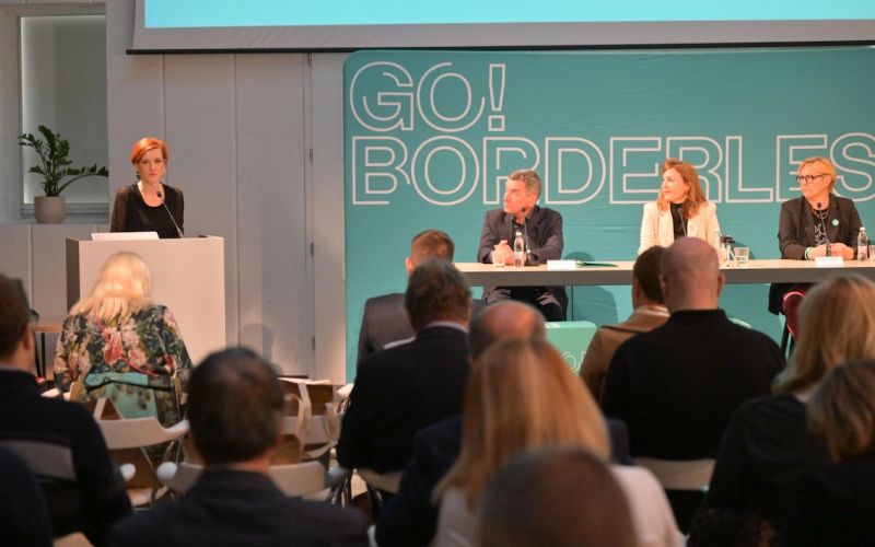 Zbrane je nagovorila tudi ministrica za kulturo RS dr. ASta Vrečko (Foto Jernej Humar).JPG