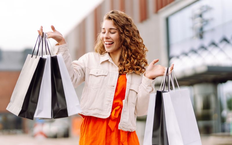 nakupovanje, razprodaje, črni petek.jpg