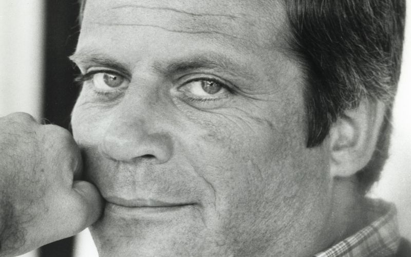 Oliver Reed je veljal za zelo lepega človeka, začel pa je z vlogami negativcev. A njegova kariera je