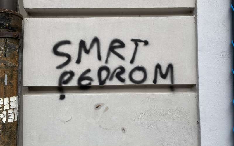 grafiti knjigarna maribor