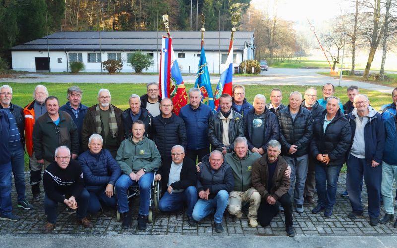 NČ  Ob spominskem srečanju članov 42. PDČ TO Velenje   Foto Jože Miklavc   IMG_9422.JPG