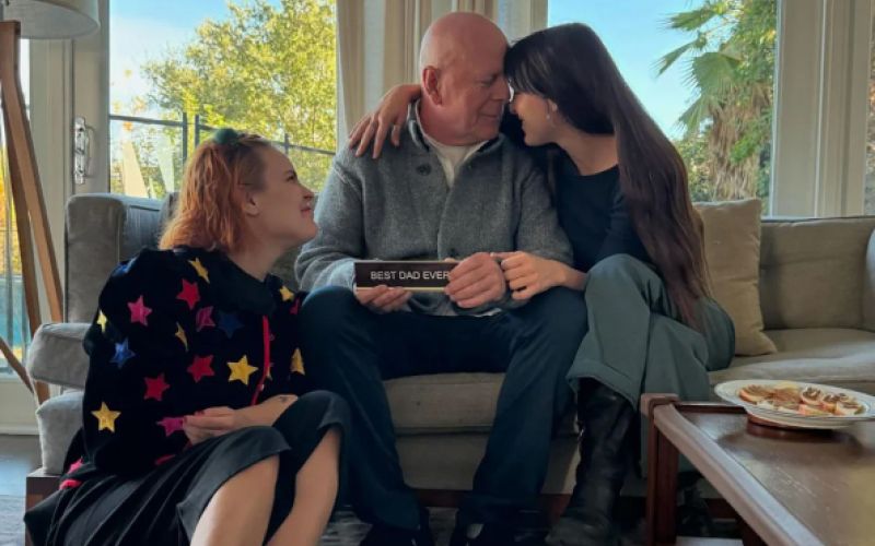 Bruce Willis - Ob strani mu stoji vseh pet hčera in tudi nekdanja žena Demi Moore.