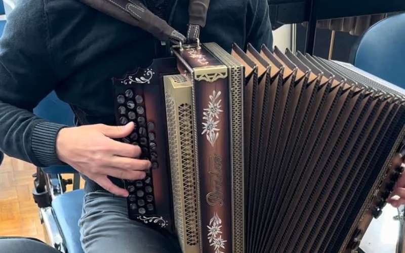 harmonika Prostor B-Es-As uglasitve