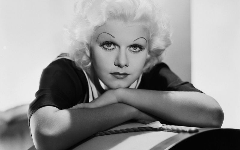 Jean Harlow (1911–1937) je bila prva hollywoodska platinasta blondinka, ki je navdihnila tudi Mary