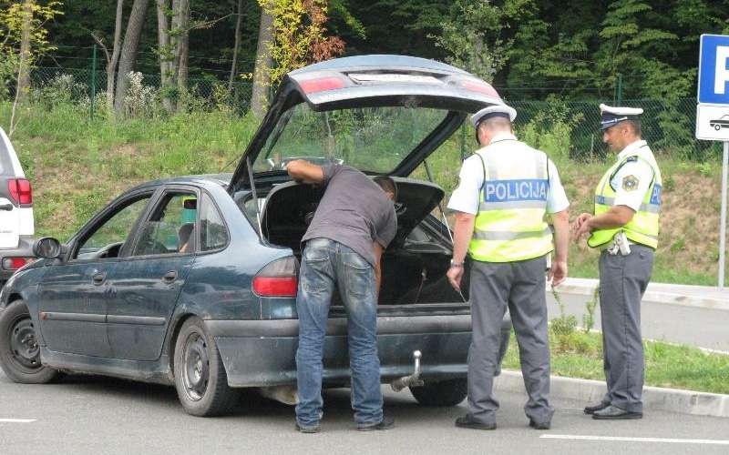 policija_zasegvozil.jpg