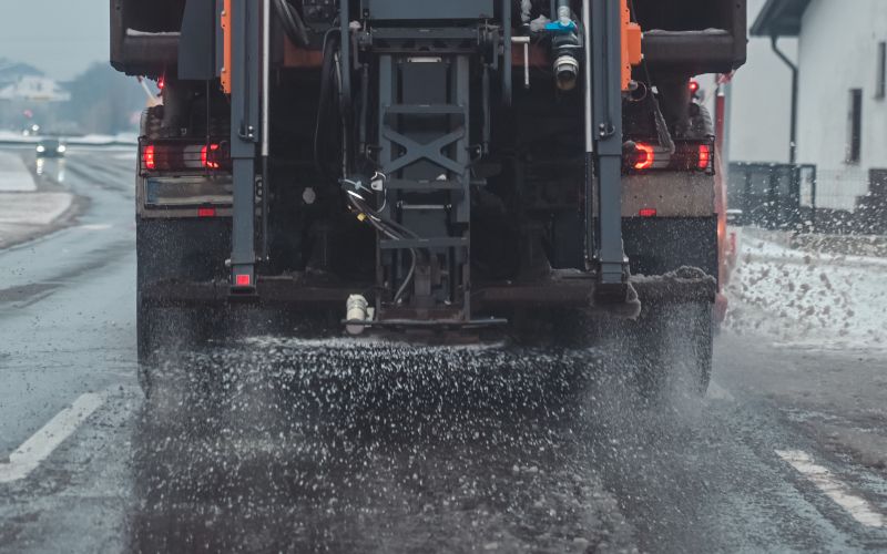 posipanje sol cestarji.jpg