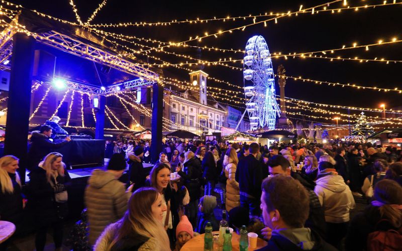 Praznično okrašeni Maribor