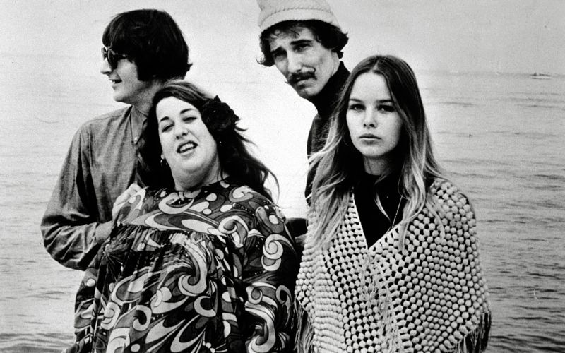 The Mamas & The Papas je bil ameriški folk rock kvartet, ki je v kratki dobi postavil nekaj temeljev