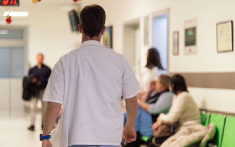 simbolična, zdravstvo, sbms, bolnišnica, bolnica, čakalnica, čakalne-vrste