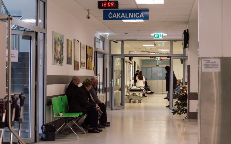 simbolična, zdravstvo, sbms, bolnišnica, bolnica, čakalnica, čakalne-vrste