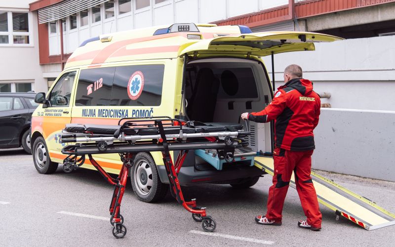 simbolična, reševalno-vozilo, reševalec, reševalci, prvi-posredovalci, rešilec