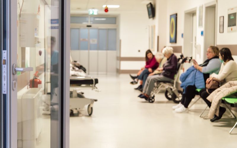 simbolična, zdravstvo, sbms, bolnišnica, bolnica, čakalnica, čakalne-vrste