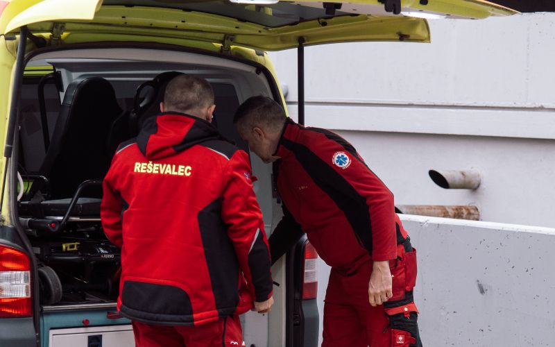 simbolična, reševalno-vozilo, reševalec, reševalci, prvi-posredovalci, rešilec