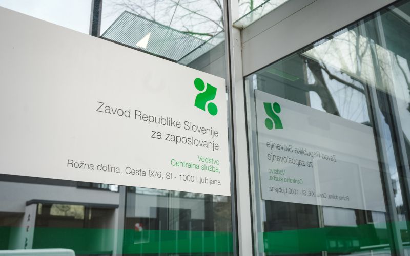 zavod za zaposlovanje, tabla, stavba